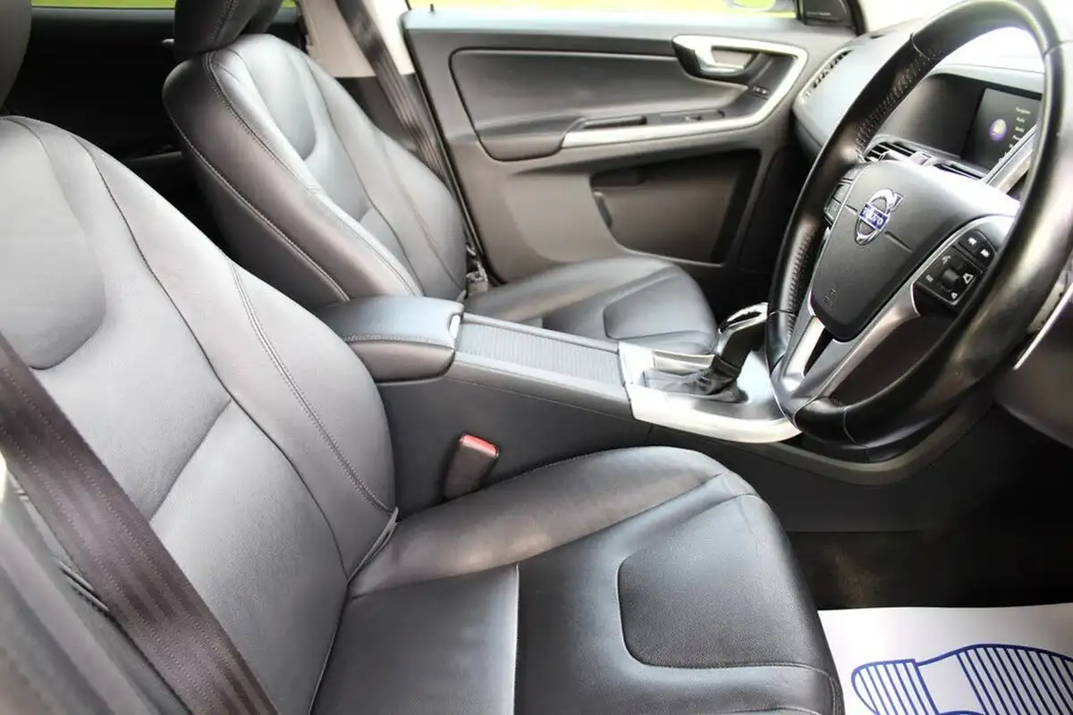 2015-volvo-xc60-big-15