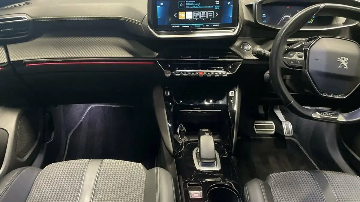 2022-peugeot-2008-suv-e-gt-big-15