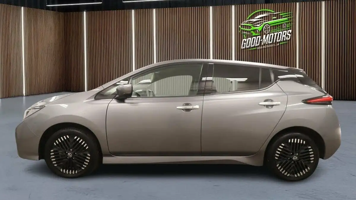 2022-nissan-leaf-e-e-tekna-59kwh-big-6