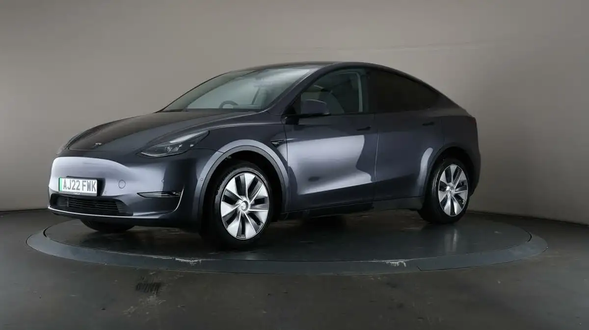 2022-tesla-model-y-e-long-range-big-34