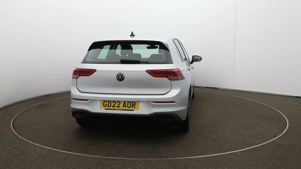2022-volkswagen-golf-10-tsi-life-hatchback-big-54