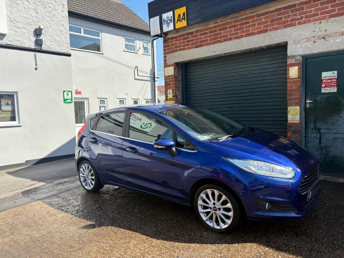 2016-ford-fiesta-10t-titanium-x-125ps-ss-5d-big-2
