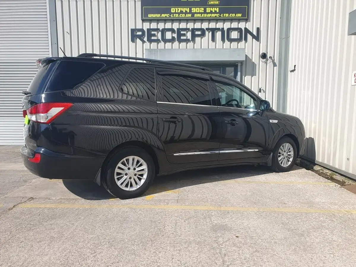 2017-kgm-ssangyong-turismo-22td-ex-big-5