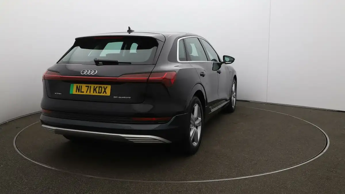 2021-audi-e-tron-50e-technik-station-wagon-big-49