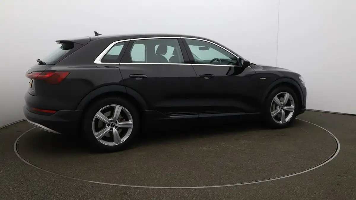 2021-audi-e-tron-50e-technik-station-wagon-big-45
