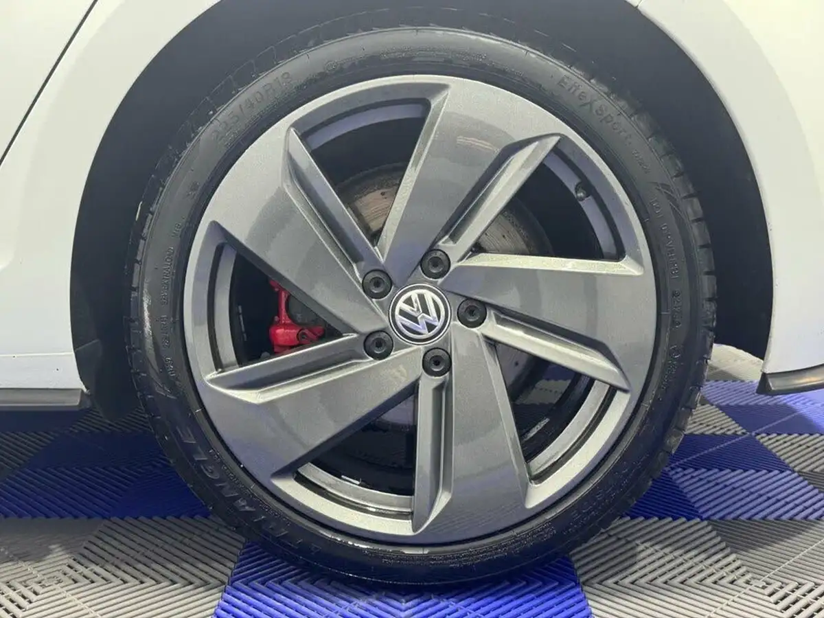 2018-volkswagen-golf-20-tsi-gti-5d-big-33