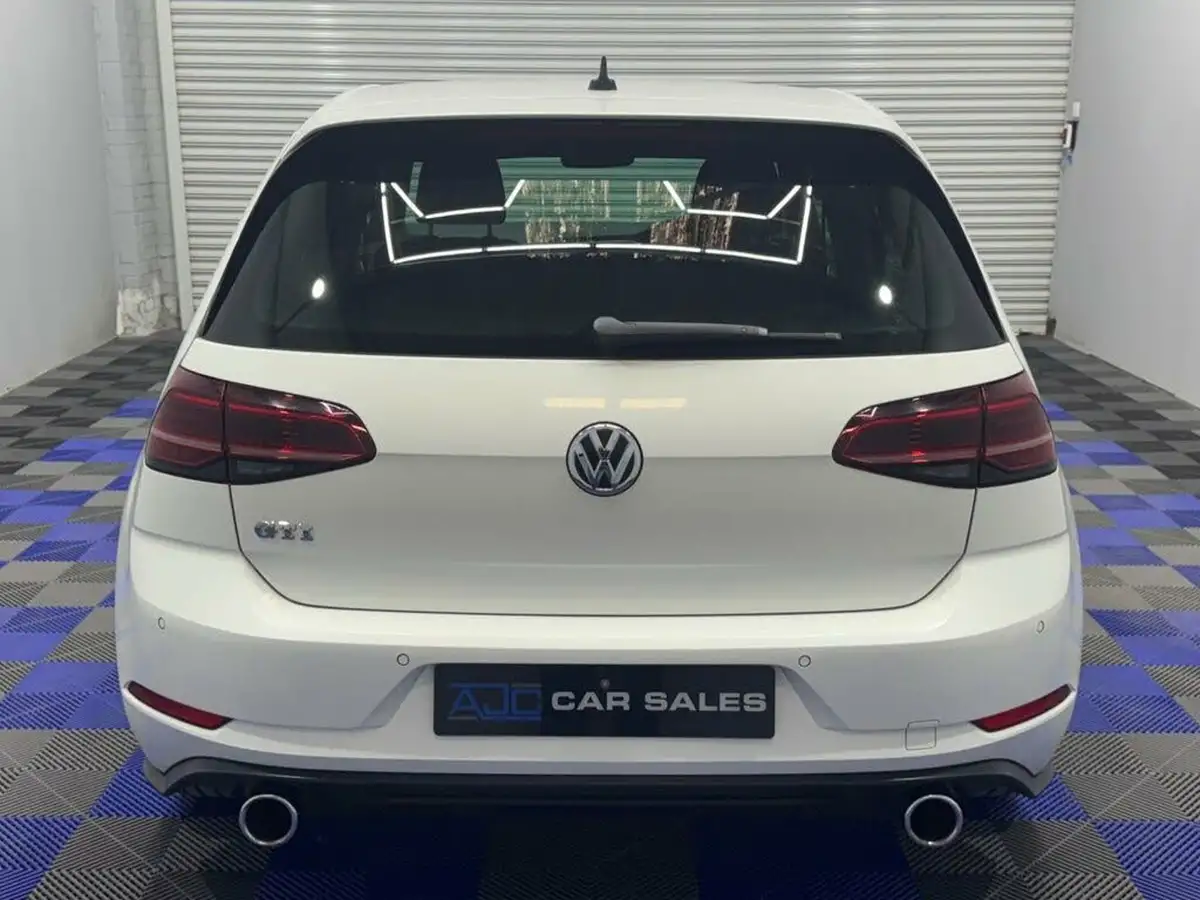 2018-volkswagen-golf-20-tsi-gti-5d-big-9