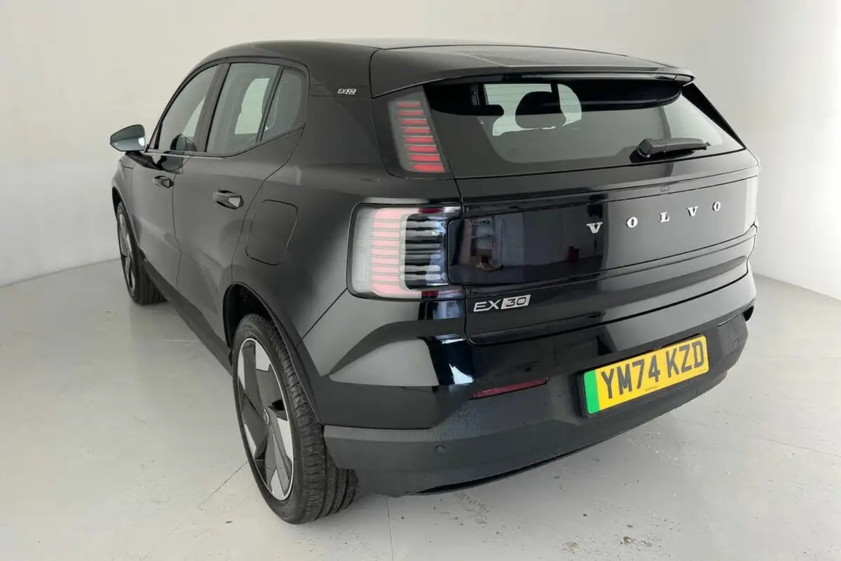 2024-volvo-ex30-e-single-motor-plus-extended-range-big-22