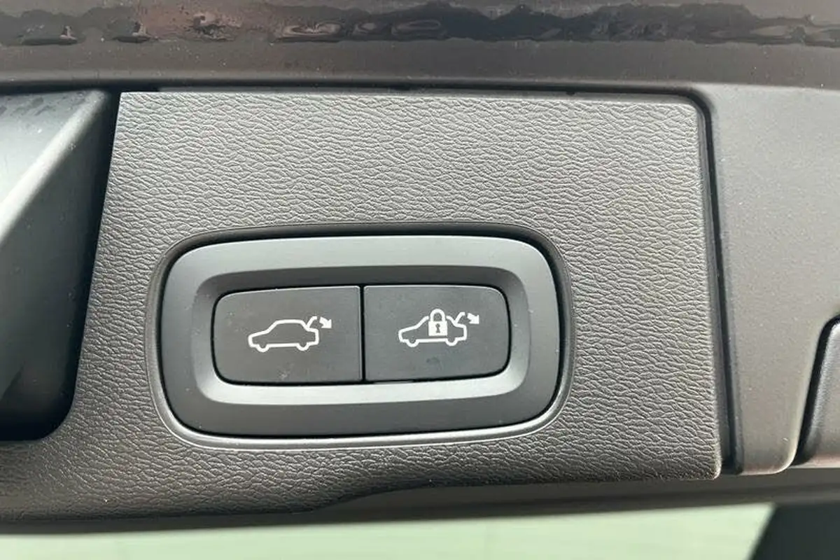 2022-volvo-xc60-20-t6-r-design-350bhp-plug-in-hybrid-big-22