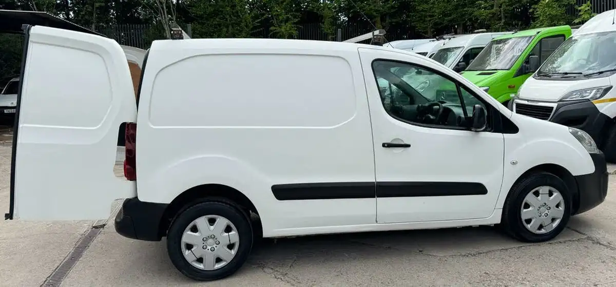 2015-peugeot-partner-16td-s-l1-92-850-panel-van-big-4