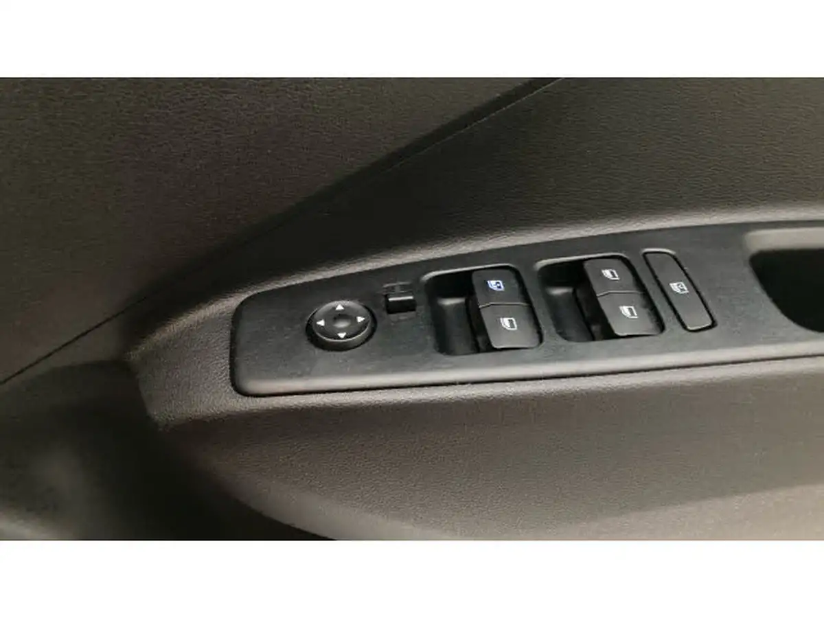 2022-hyundai-i10-10-se-connect-big-24