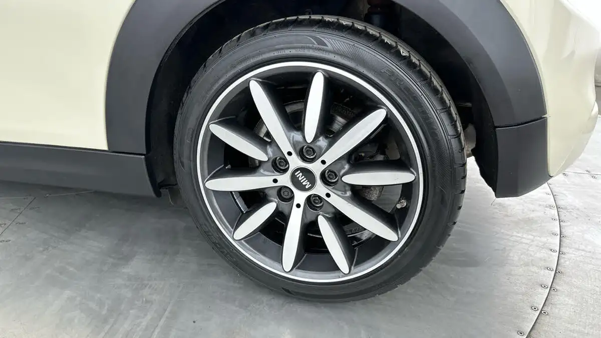 2018-mini-cooper-20-cooper-s-exclusive-ss-hatchback-3d-big-17