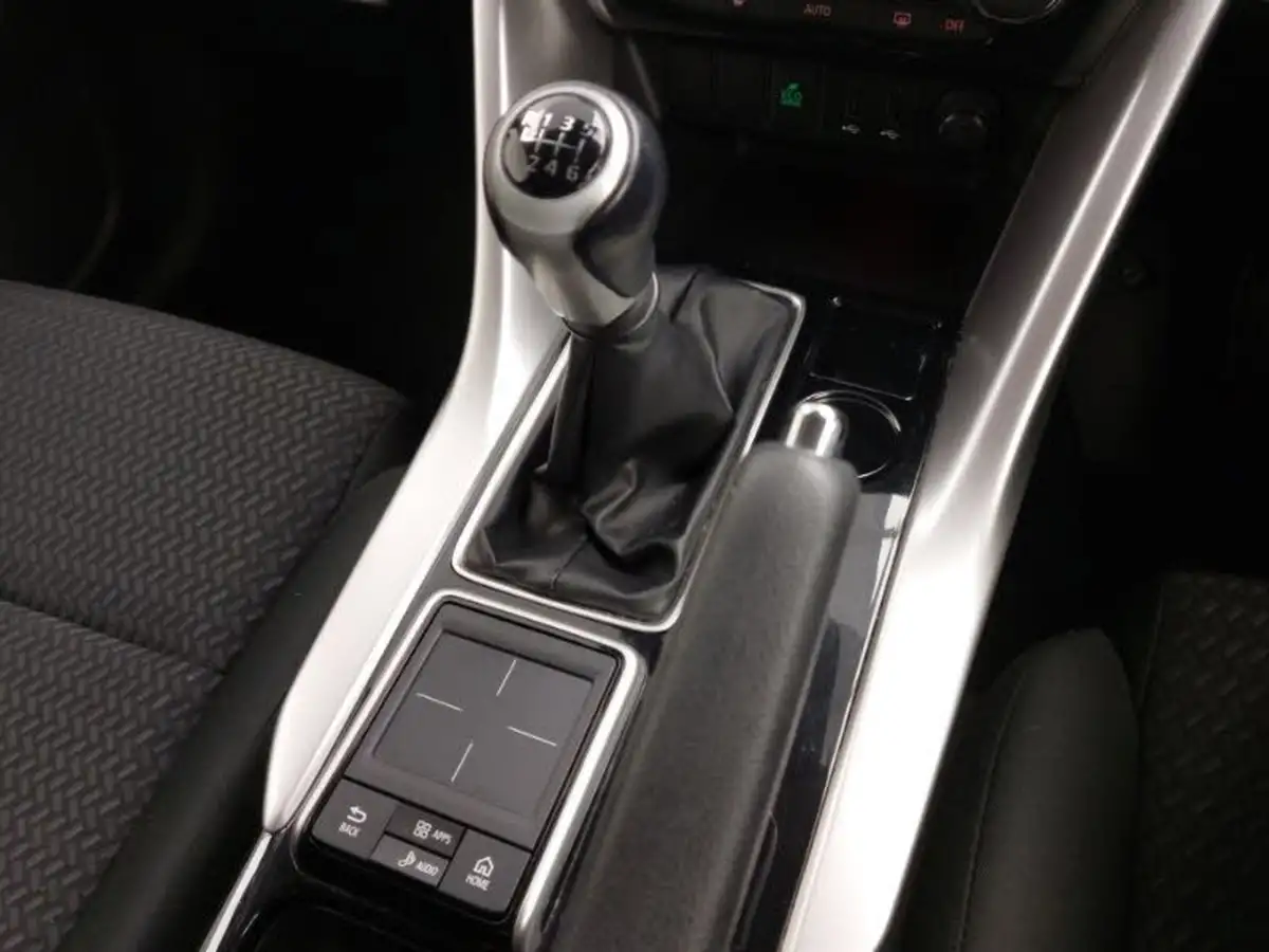 2020-mitsubishi-eclipse-cross-15-design-se-big-11