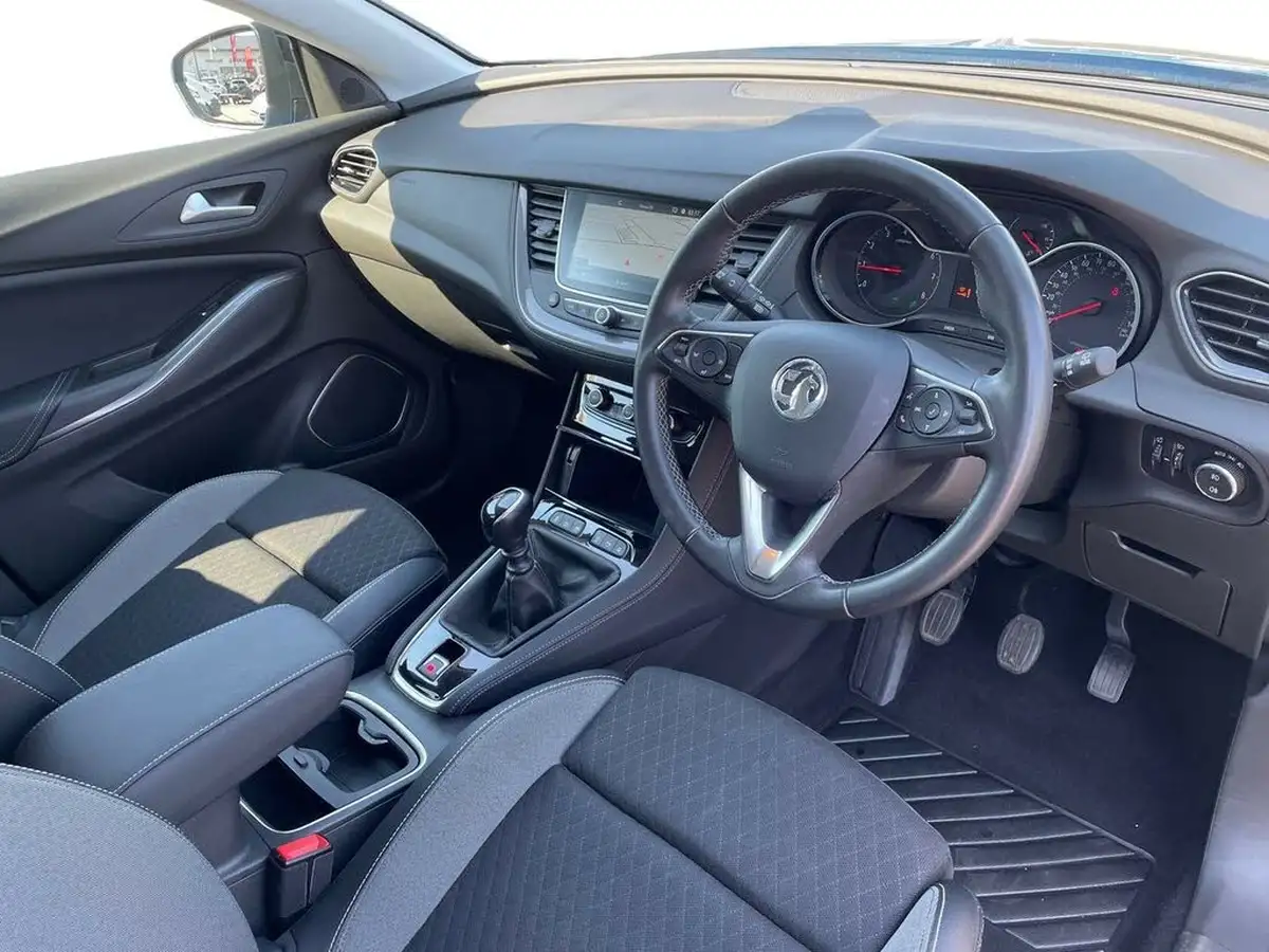 2020-vauxhall-grandland-x-12-griffin-big-4