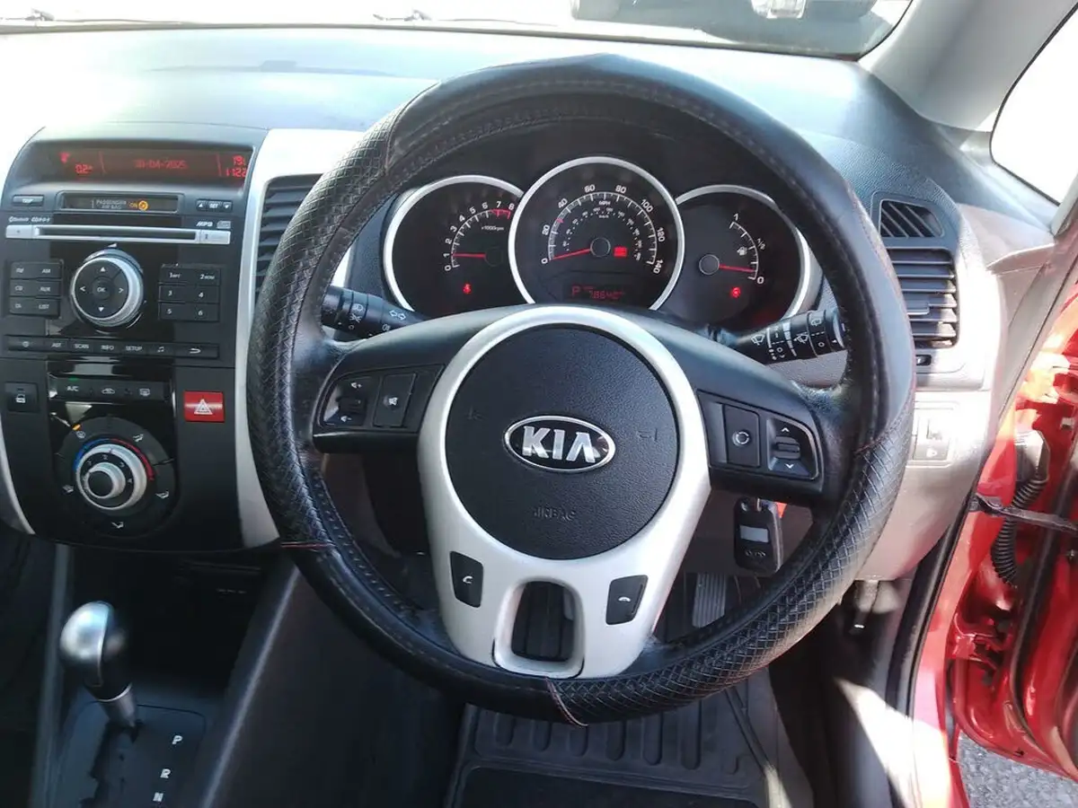 2012-kia-venga-16-2-big-13