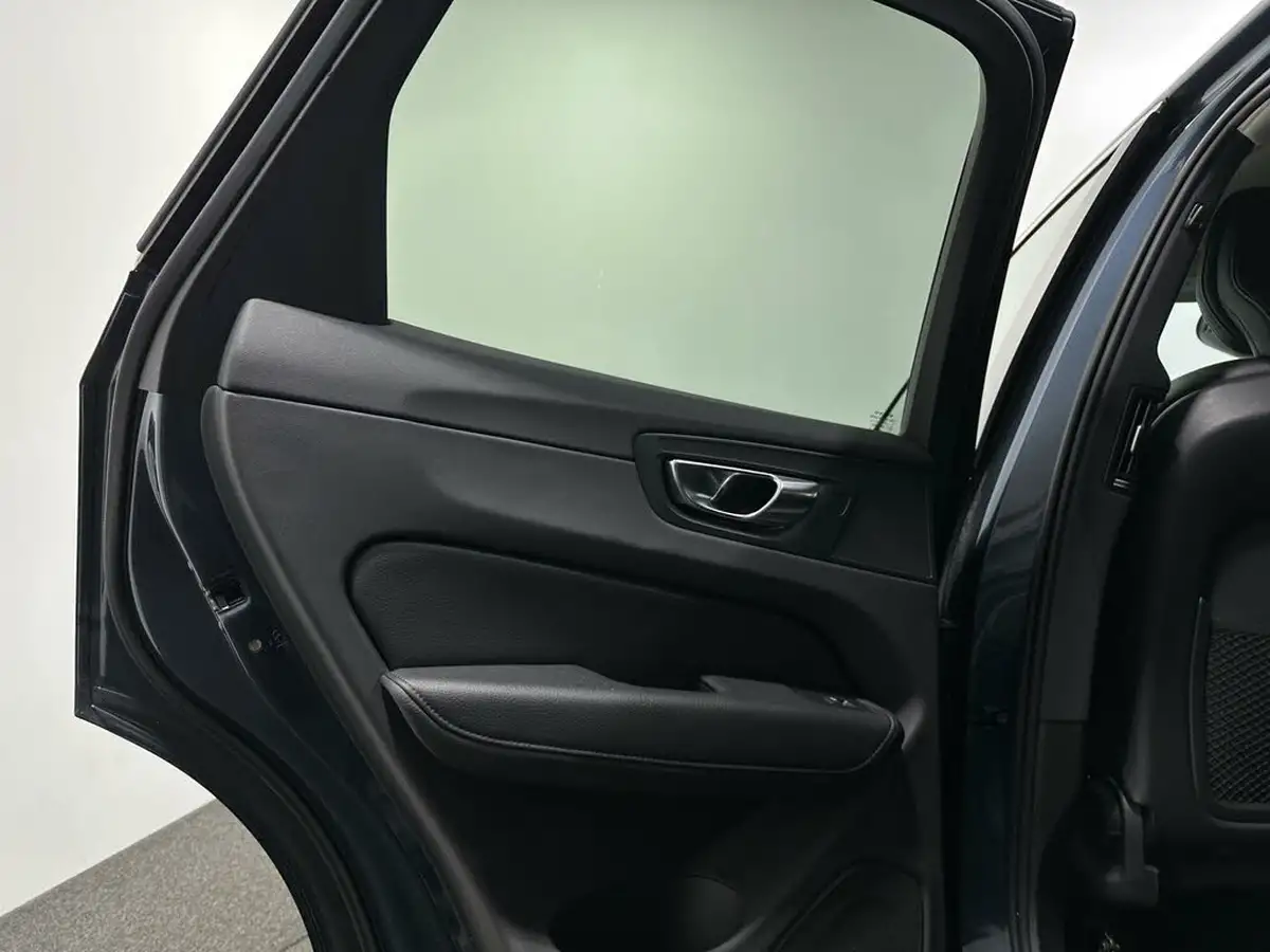 2019-volvo-xc60-20td-b4-momentum-big-38