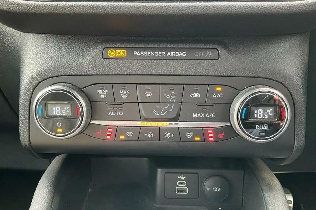 2022-ford-kuga-big-28