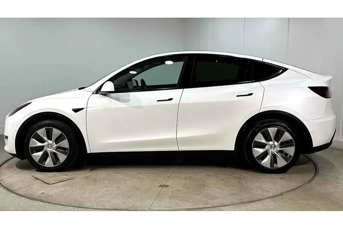 2022-tesla-model-y-e-long-range-big-5