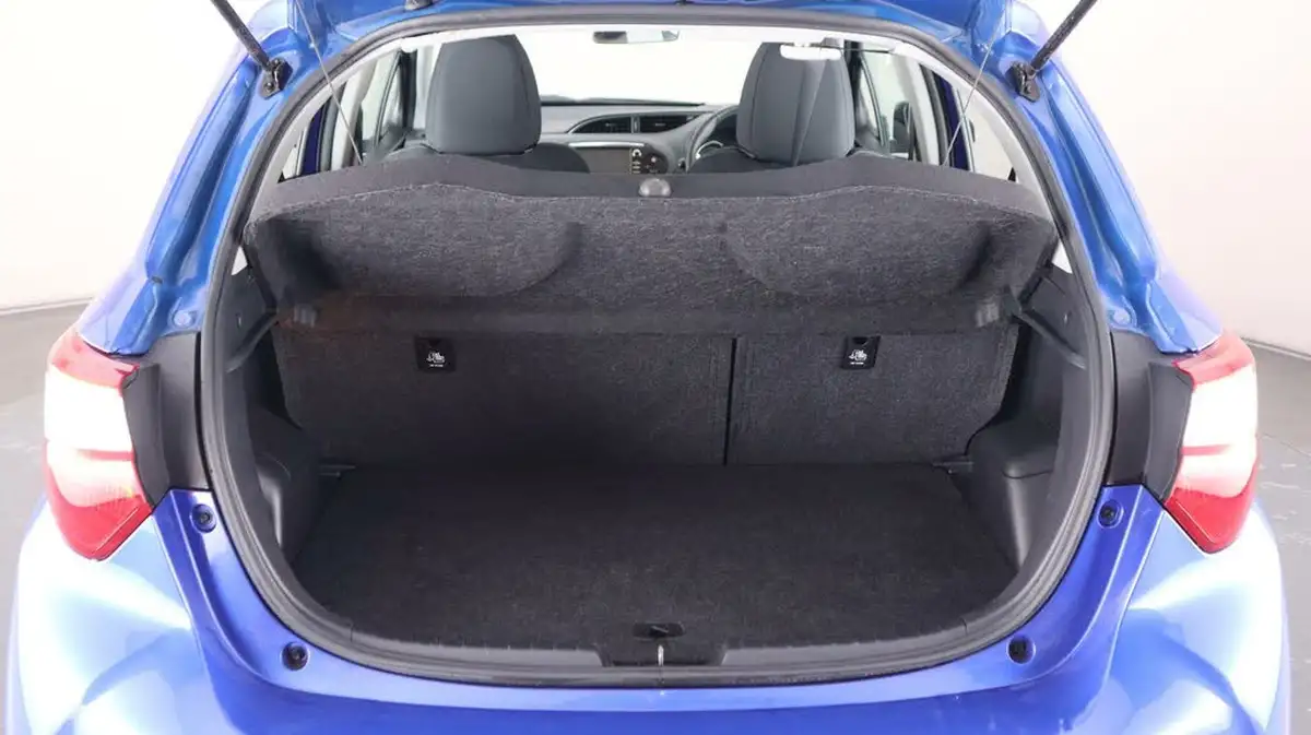2020-toyota-yaris-15-vvt-i-icon-tech-98bhp-hybrid-1497cc-e-cvt-big-16