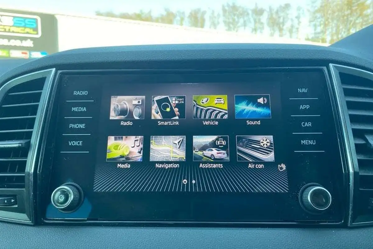 2022-skoda-karoq-10-tsi-se-big-32