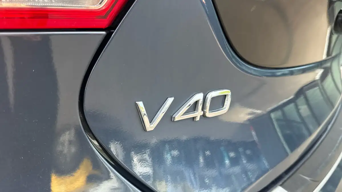2017-volvo-v40-15-t3-cross-country-pro-big-43