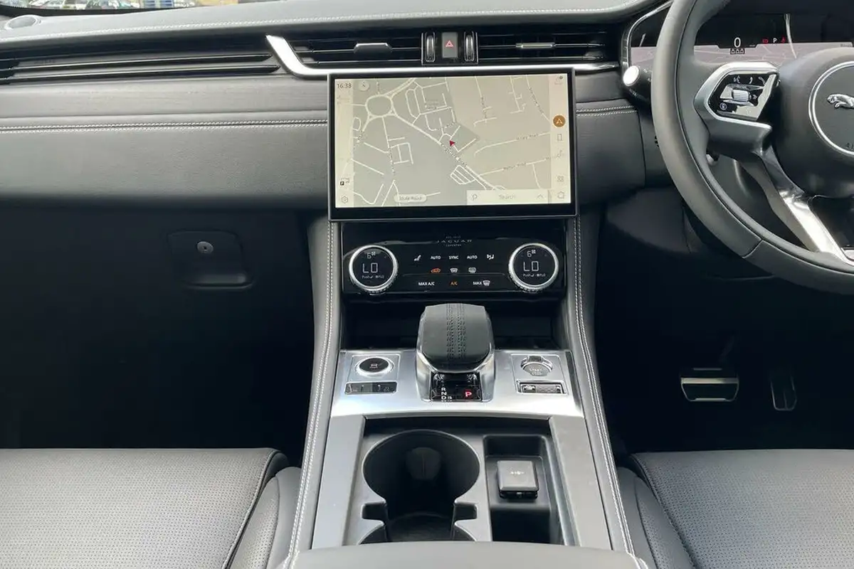 2024-jaguar-f-pace-20-d200-r-dynamic-hse-black-big-14