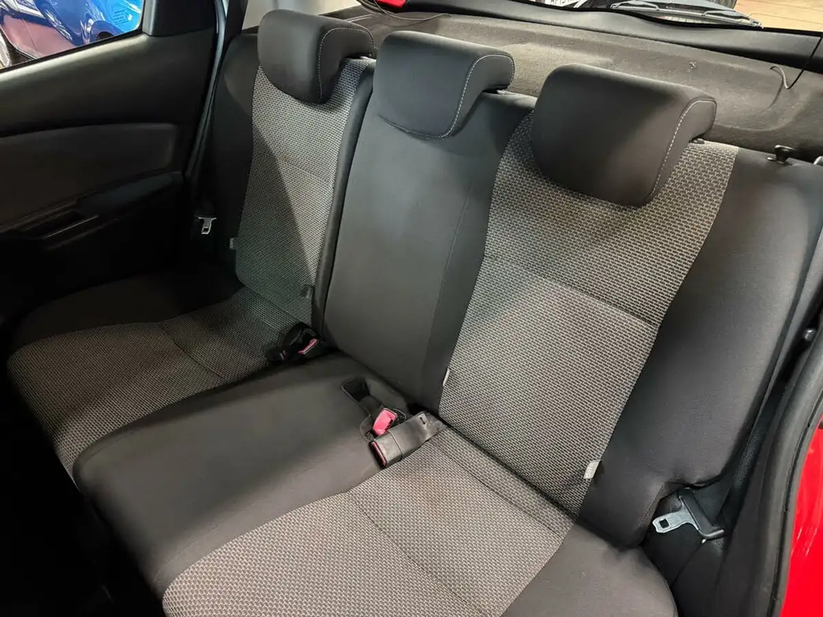 2015-toyota-yaris-15-vvt-i-icon-hybrid-big-23