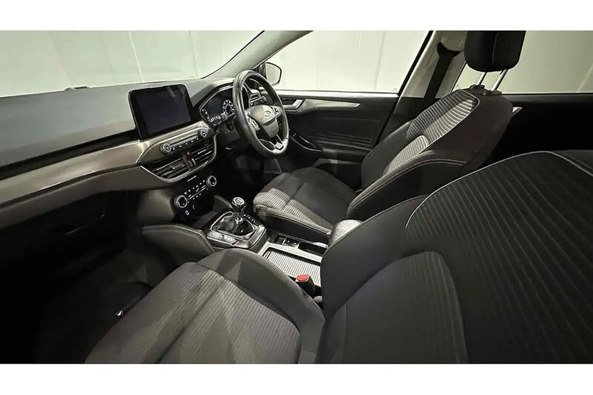 2019-ford-focus-10t-titanium-ss-hatchback-big-16