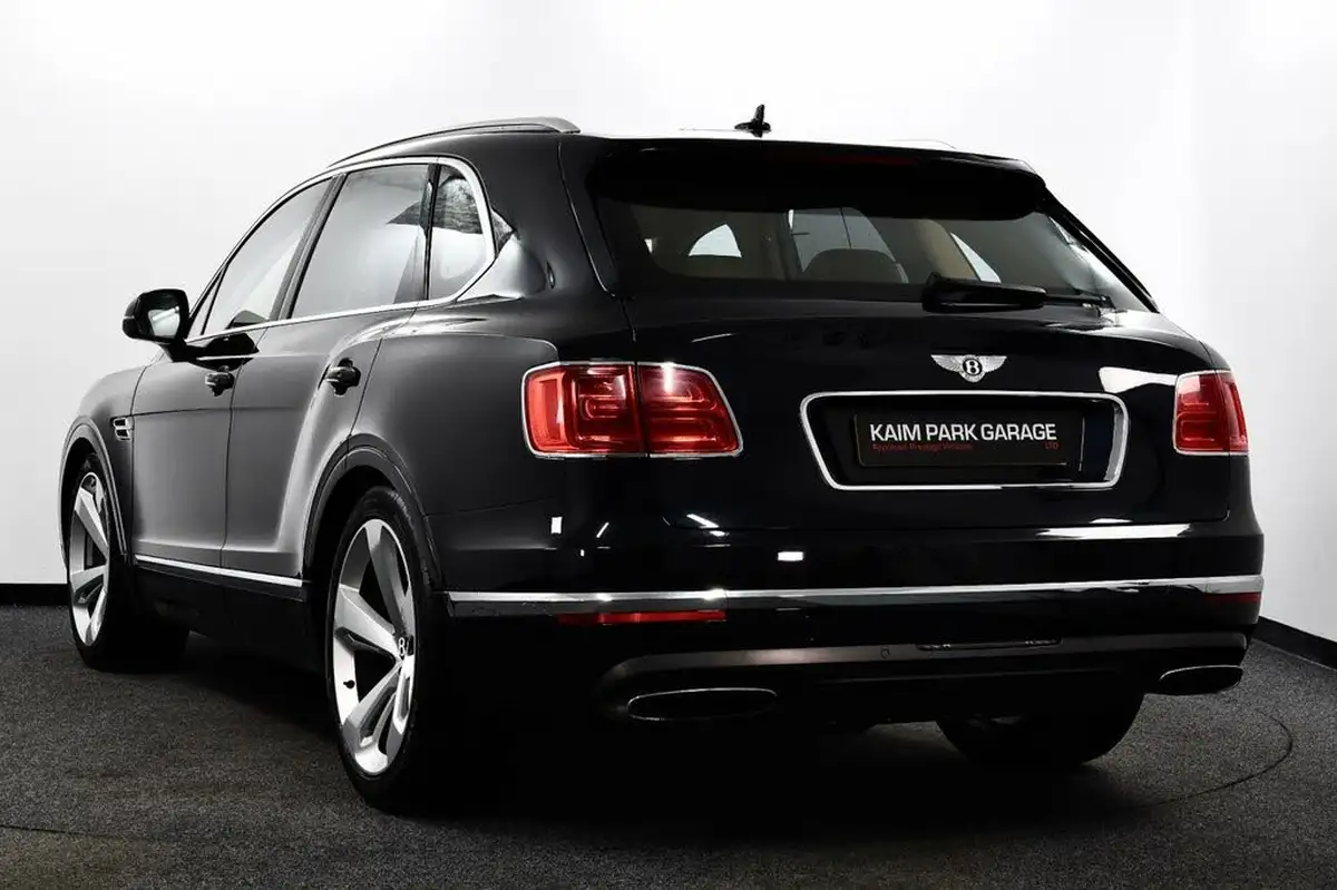 2016-bentley-bentayga-60-w12-big-3