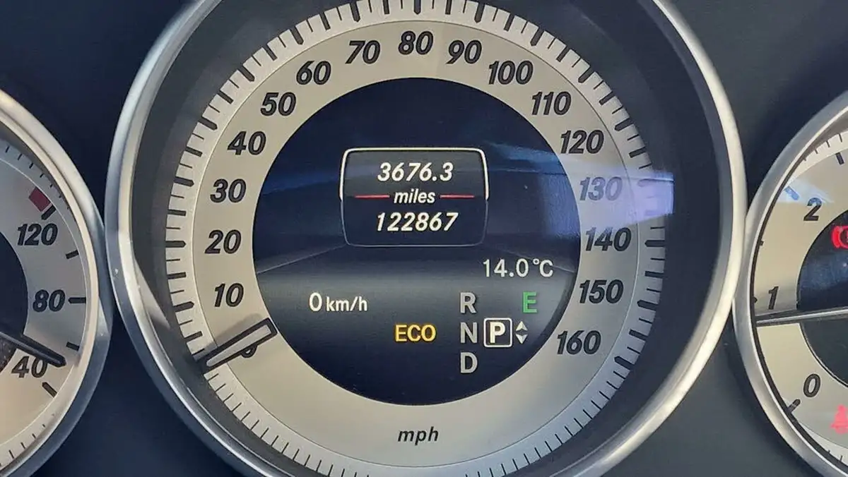 2014-mercedes-benz-e-class-21td-e250-cdi-amg-sport-cdi-estate-5d-big-23