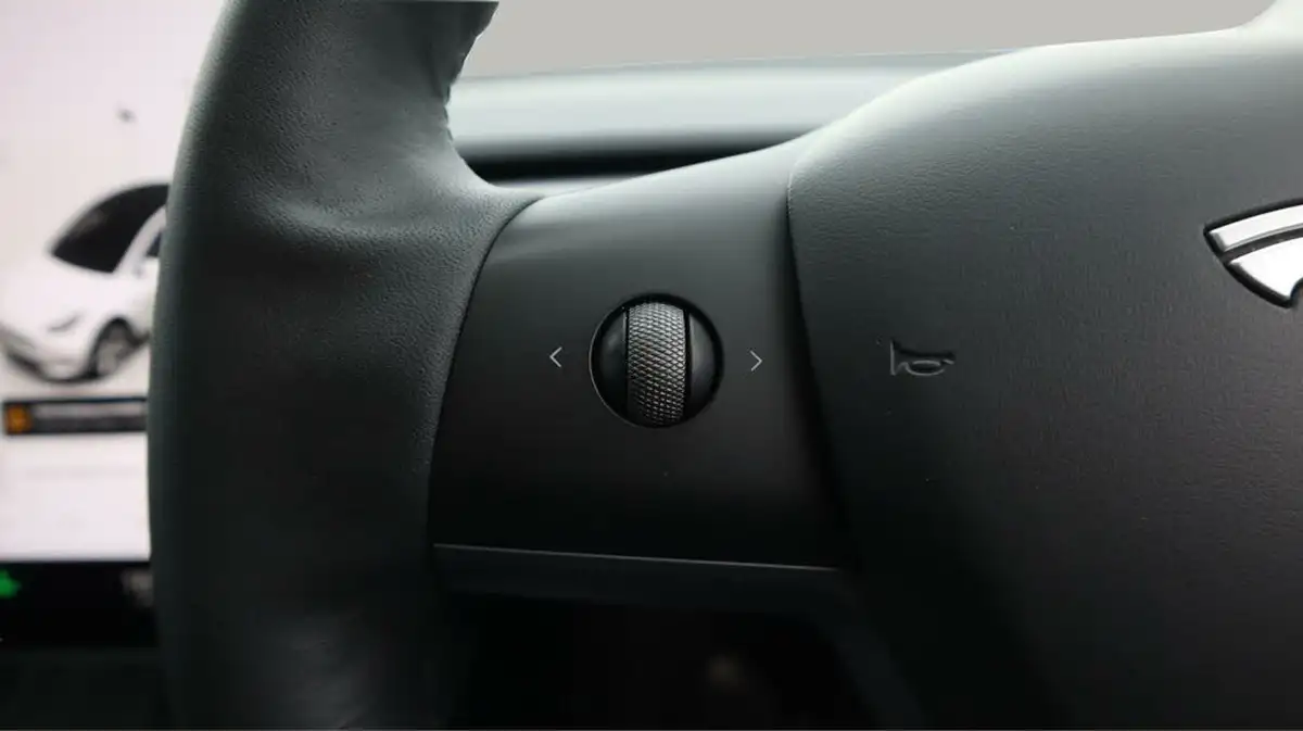 2022-tesla-model-y-e-rwd-big-22