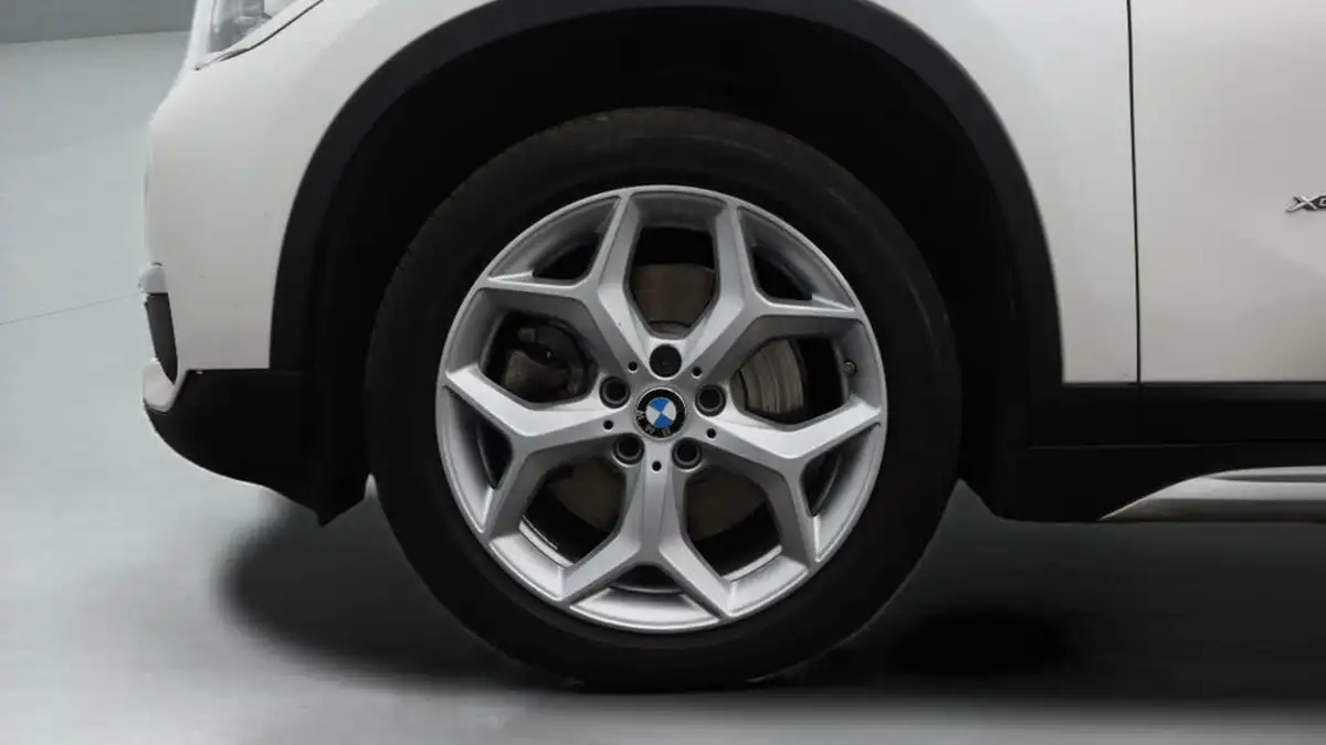 2018-bmw-x1-20-xdrive20i-xline-big-18
