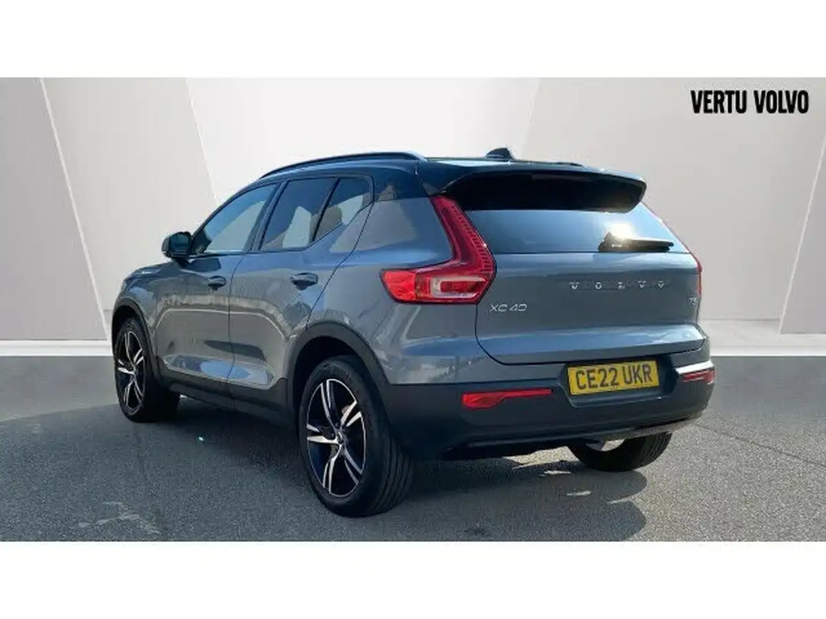2022-volvo-xc40-15-t3-r-design-auto-big-1