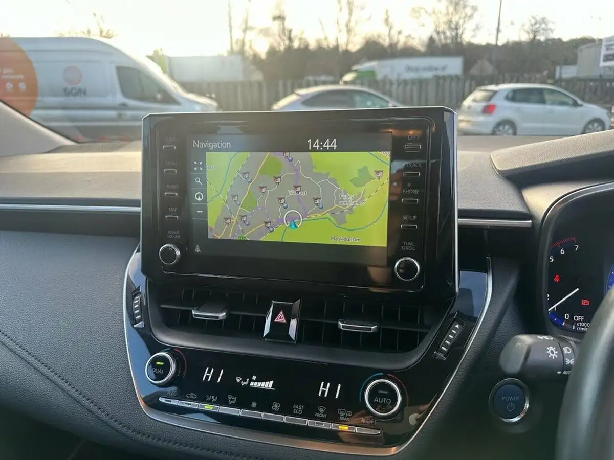 2020-toyota-corolla-18-vvt-i-icon-tech-saloon-4d-big-37
