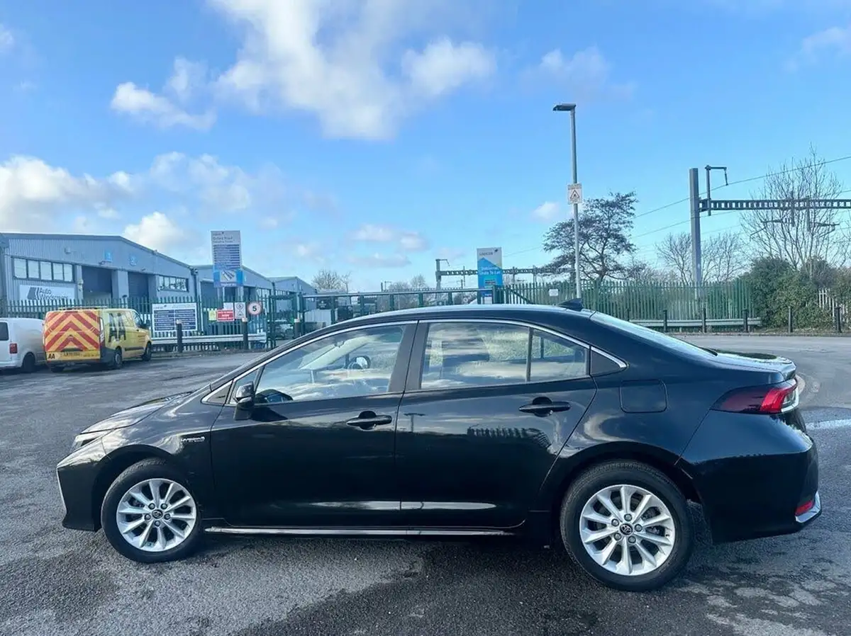 2020-toyota-corolla-18-vvt-i-icon-tech-saloon-4d-big-13