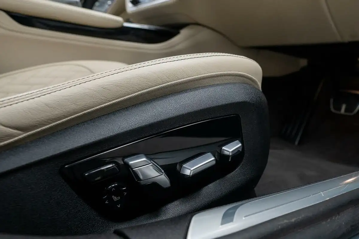 2020-bmw-7-series-66-m760li-big-50
