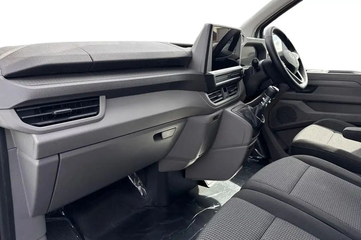 2025-volkswagen-transporter-20tdi-t30-commerce-plus-bmt-swb-150pseu6e-big-7