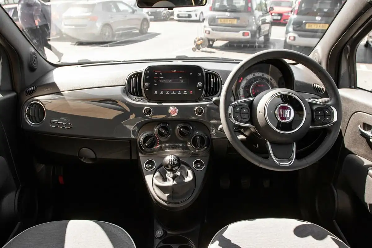 2020-fiat-500-10-lounge-big-3