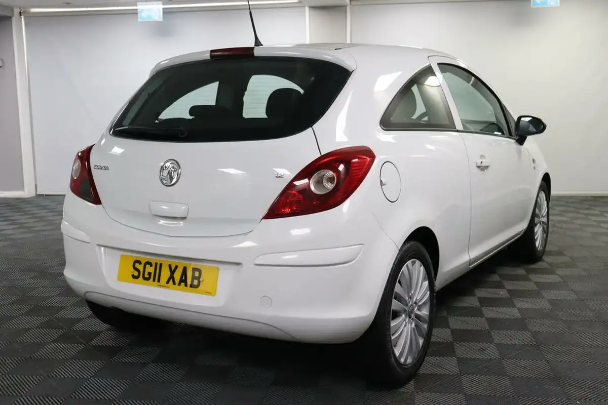 2011-vauxhall-corsa-12-excite-3d-big-10