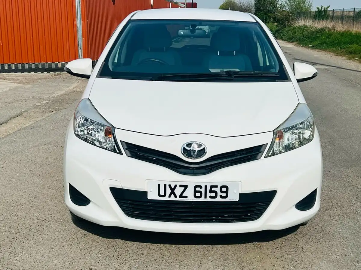 2011-toyota-yaris-133-tr-99bhp-5d-m-drive-s-big-9