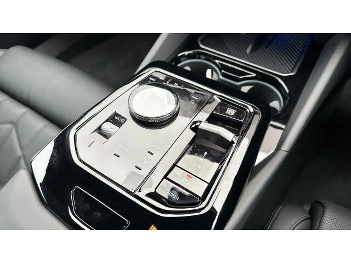 2025-bmw-5-series-20-520i-m-sport-mht-saloon-4d-big-9