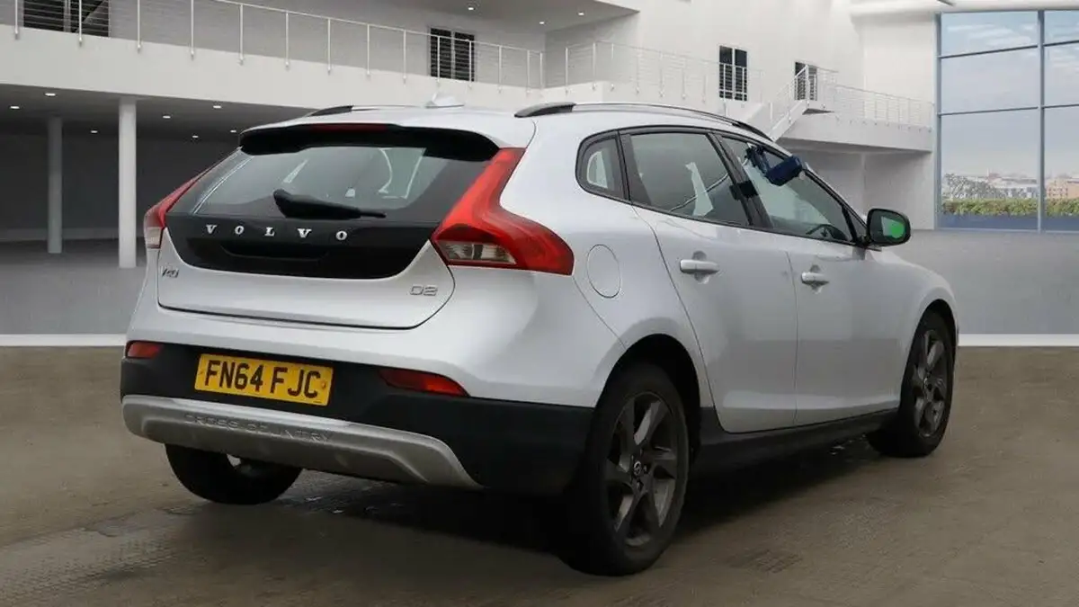 2014-volvo-v40-16td-d2-cross-country-lux-powershift-big-4