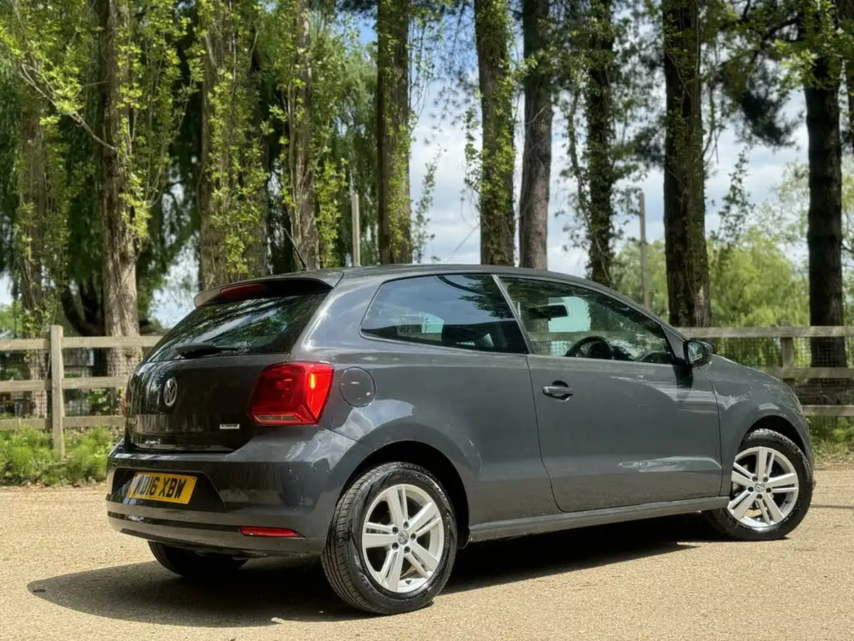 2016-volkswagen-polo-10-match-60ps-3d-big-19
