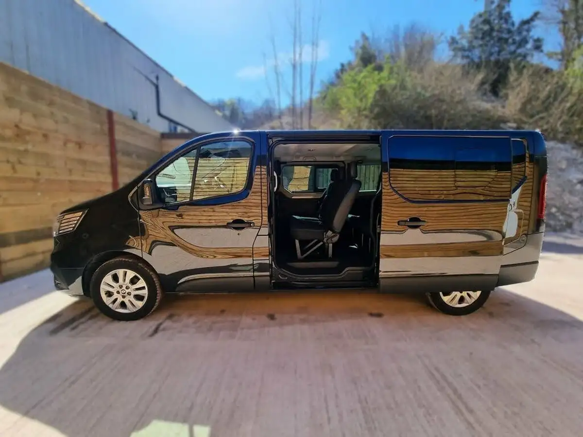 2023-renault-trafic-passenger-20-blue-dci-ll30-170-sport-big-6