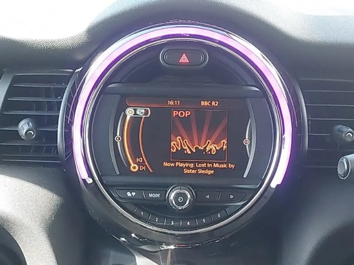 2017-mini-cooper-15-cooper-seven-5d-big-9