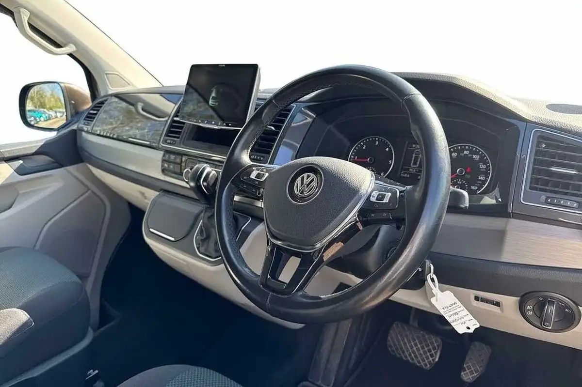 2017-volkswagen-transporter-20tdi-t32-highline-bmt-swb-150pseu6-kombi-dsg-big-5