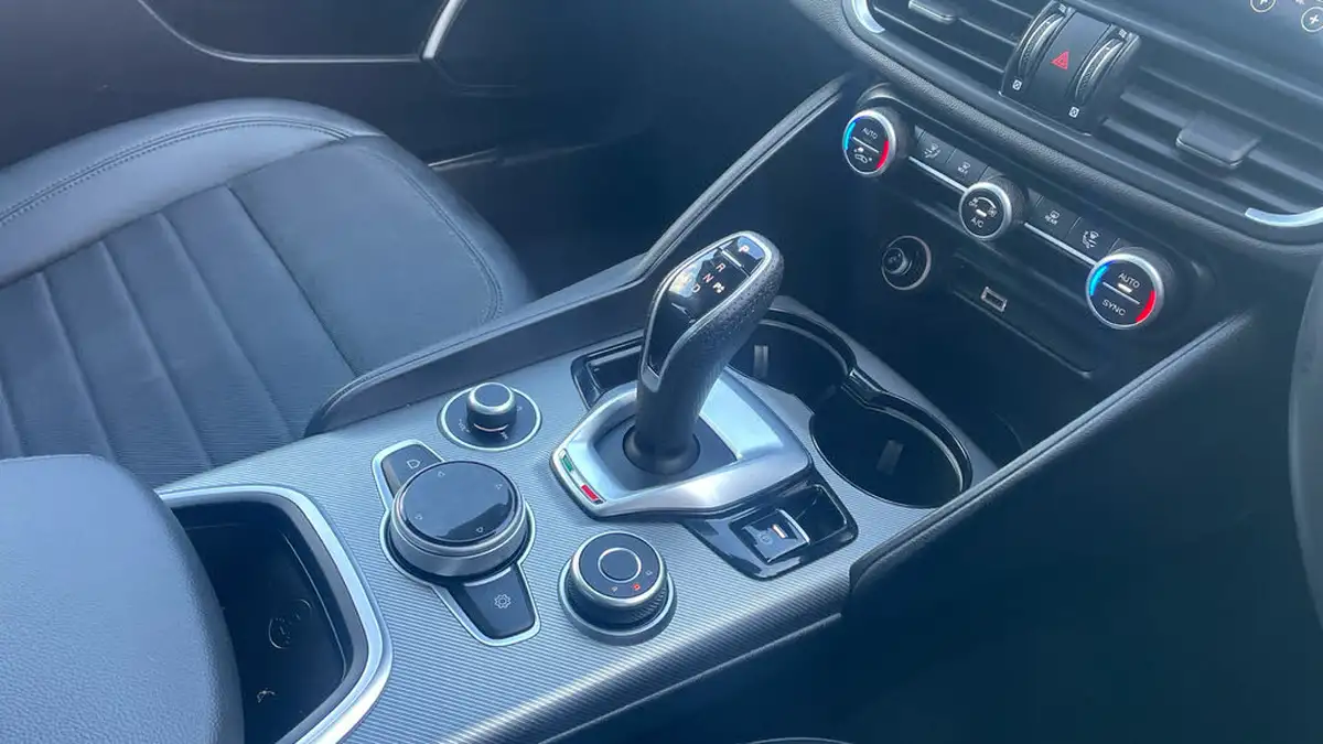 2022-alfa-romeo-giulia-20-sprint-197bhp-big-20