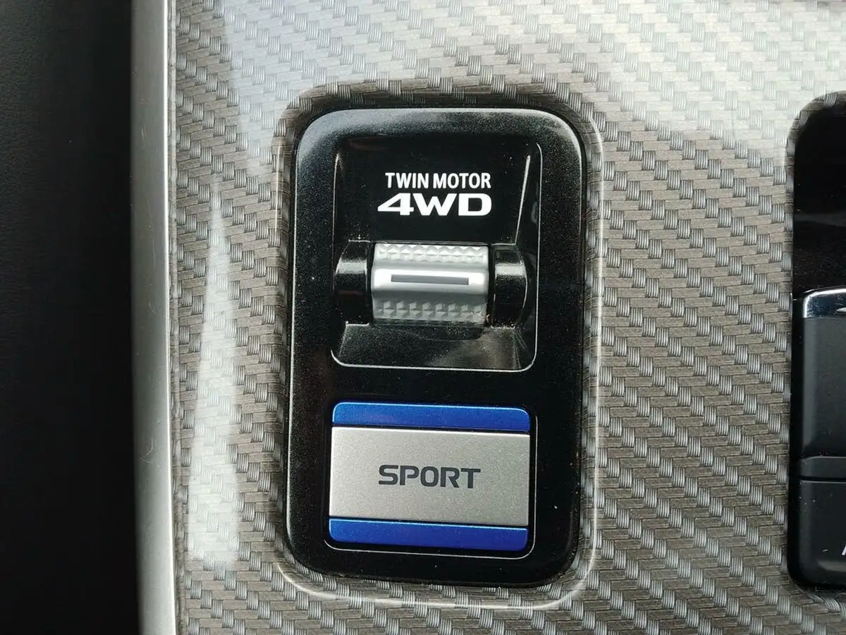 2019-mitsubishi-outlander-24-dynamic-phev-big-15