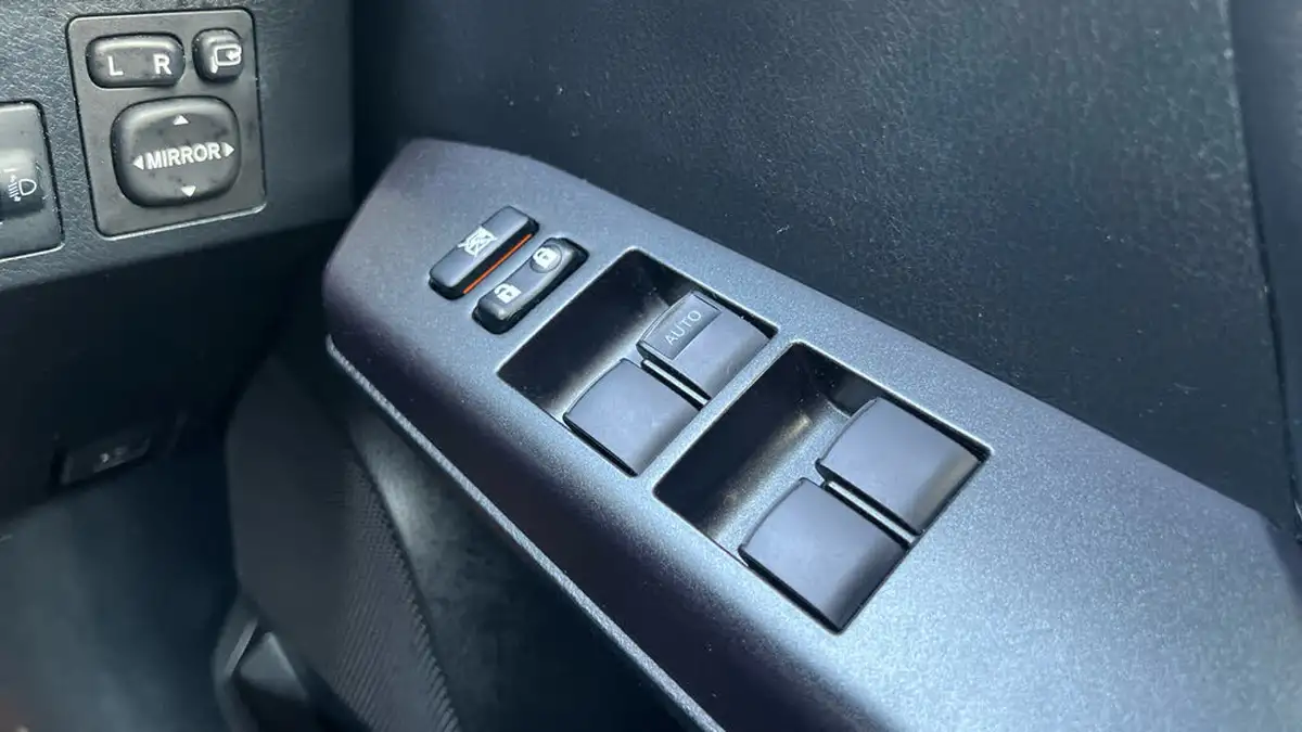 2018-toyota-rav4-25-vvt-i-icon-tech-big-21