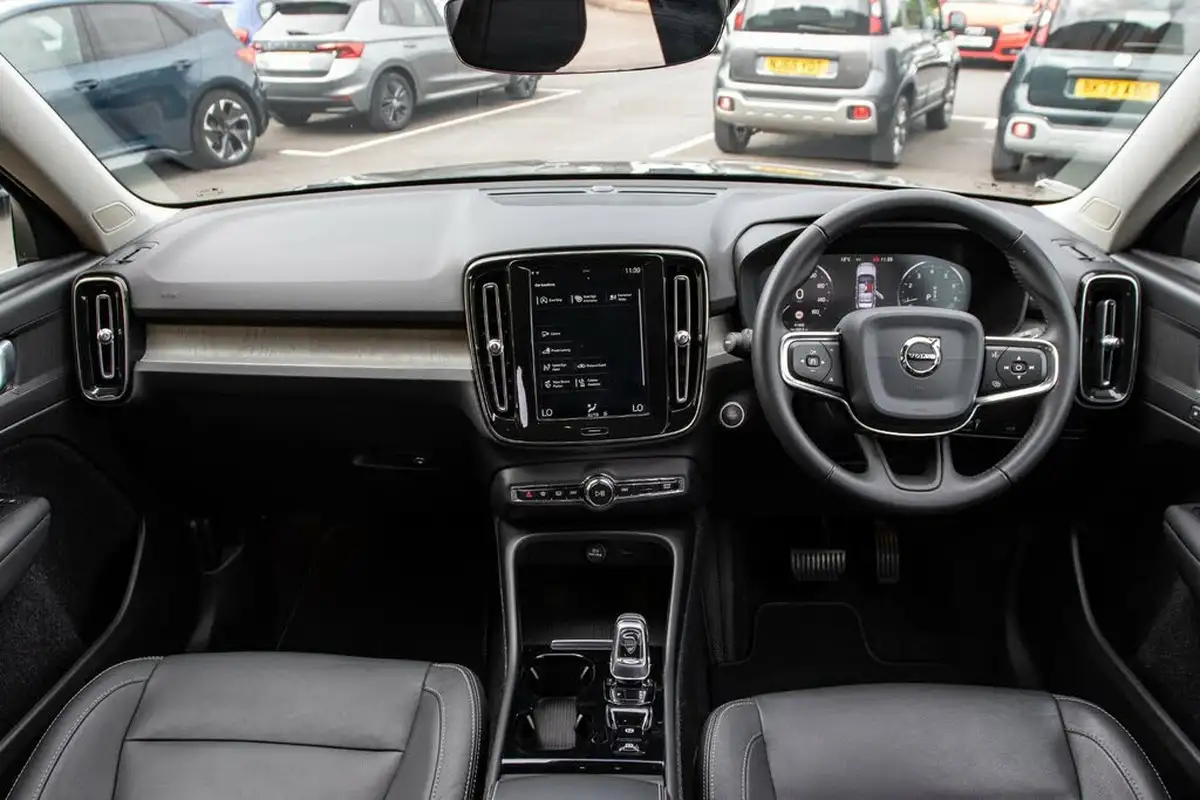 2020-volvo-xc40-15-t3-inscription-geartronic-big-3